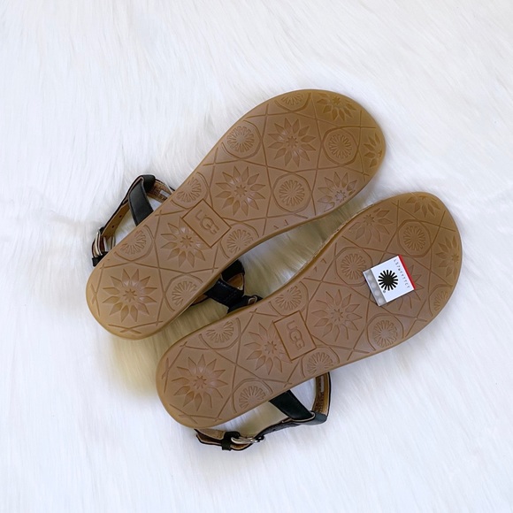 UGG Aleigh Black Leather Thong Strap Sandals - Picture 6 of 6